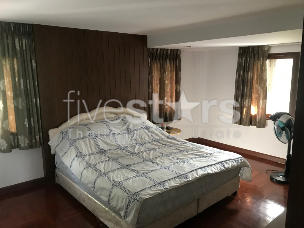 Maison non meublée de 4 chambres avec piscine privée à louer sur Thonglor, photo 7