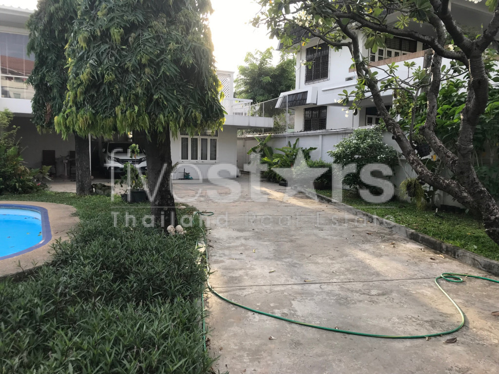 Maison non meublée de 4 chambres avec piscine privée à louer sur Thonglor, photo 2