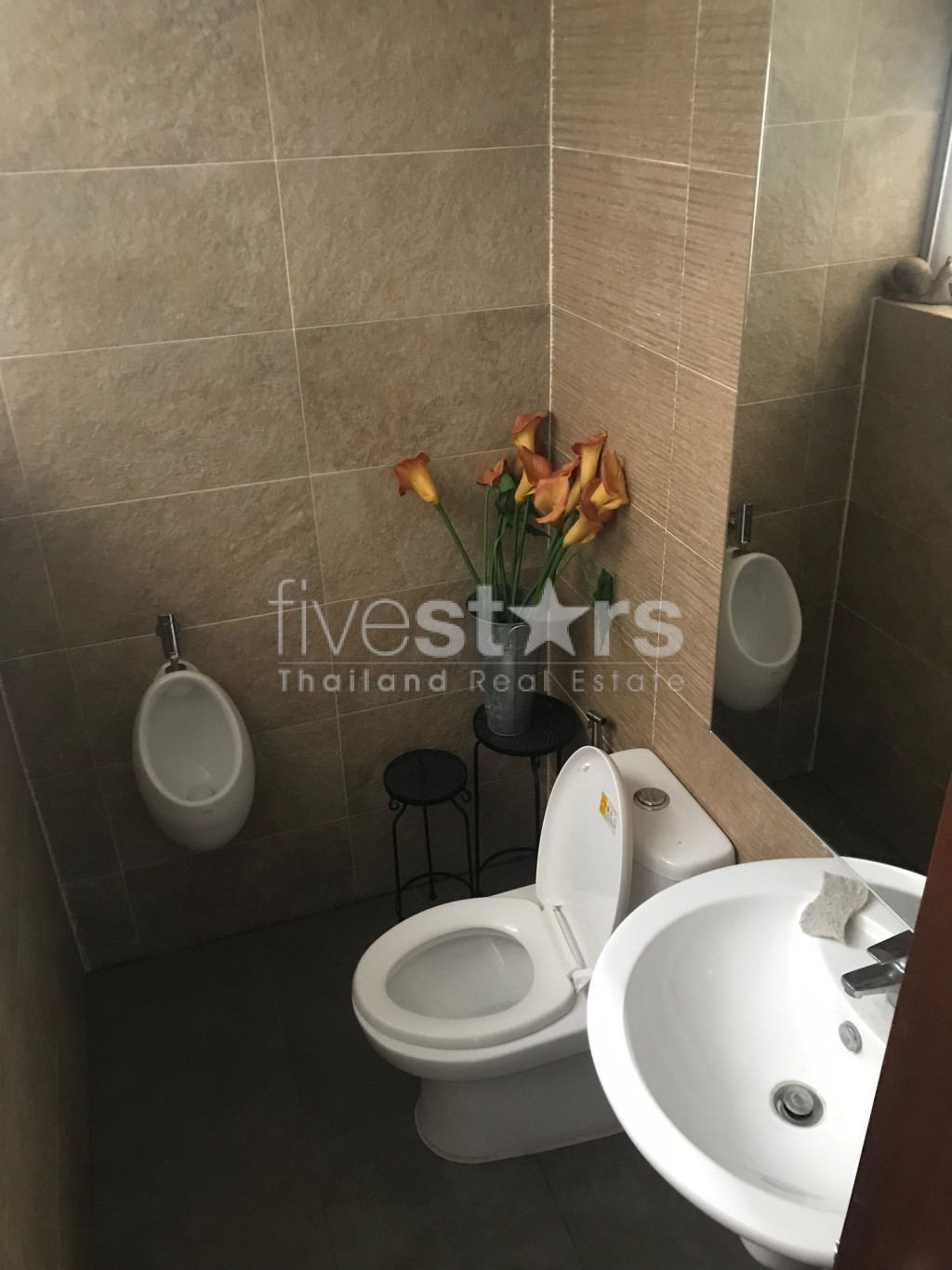 Maison non meublée de 4 chambres avec piscine privée à louer sur Thonglor, photo 11