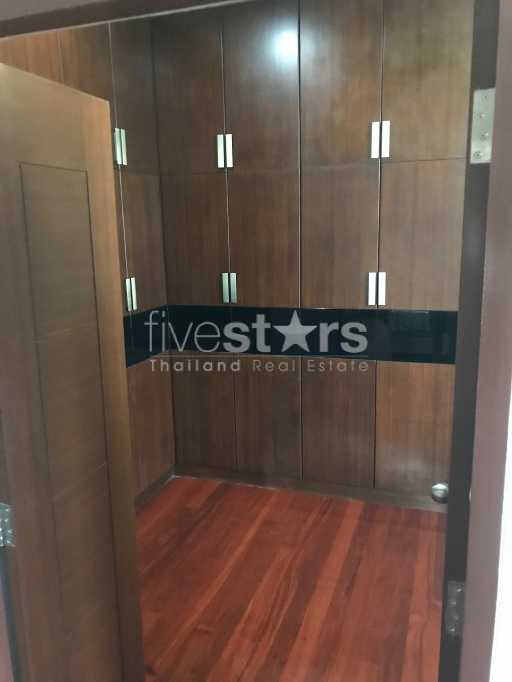 Maison non meublée de 4 chambres avec piscine privée à louer sur Thonglor, photo 14