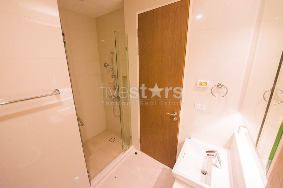 Appartement de 2 chambres à louer près de la station de BTS Phromphong, photo 8