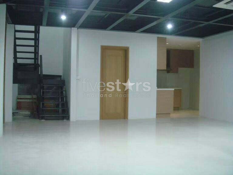 Duplex office space for rent in Phrompong, photo 3