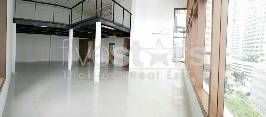 Duplex office space for rent in Phrompong