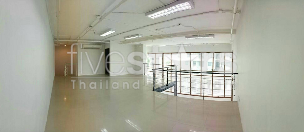 Duplex office space for rent in Phrompong, photo 2