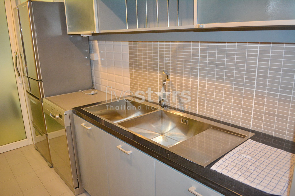 Appartement 2 chambres spacieux à louer quartier Phromphong, photo 12