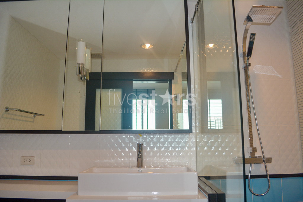 Appartement 2 chambres spacieux à louer quartier Phromphong, photo 17