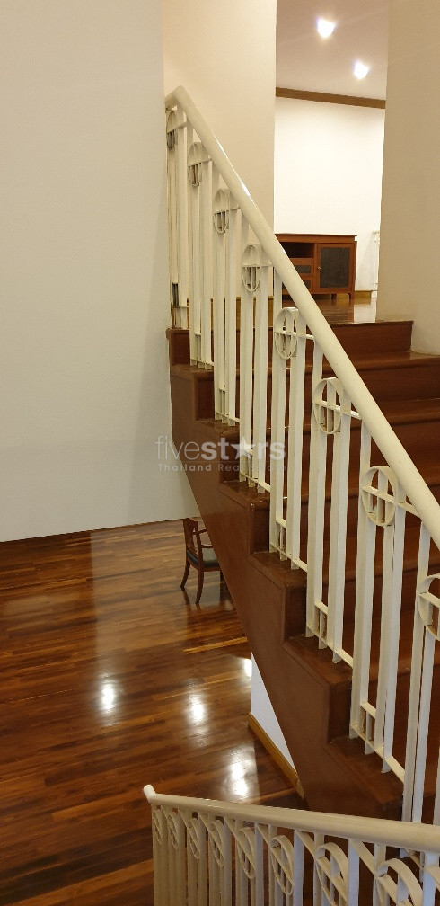 newly renovated penthouse,Duplex unit, bright, private big terrace & garden, photo 5