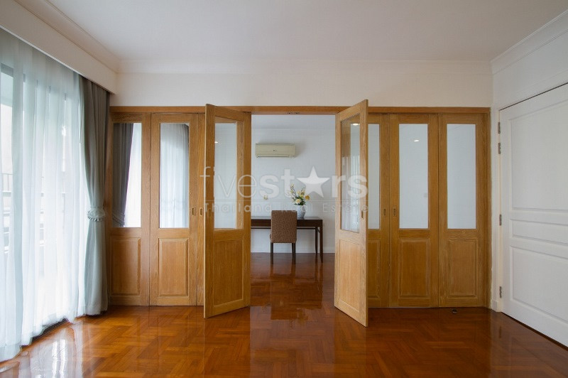 Duplex 3 bedrooms apartment for rent in Phrompong, photo 12