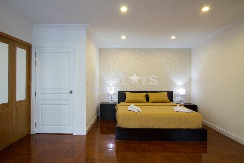 Duplex 3 bedrooms apartment for rent in Phrompong, photo 15