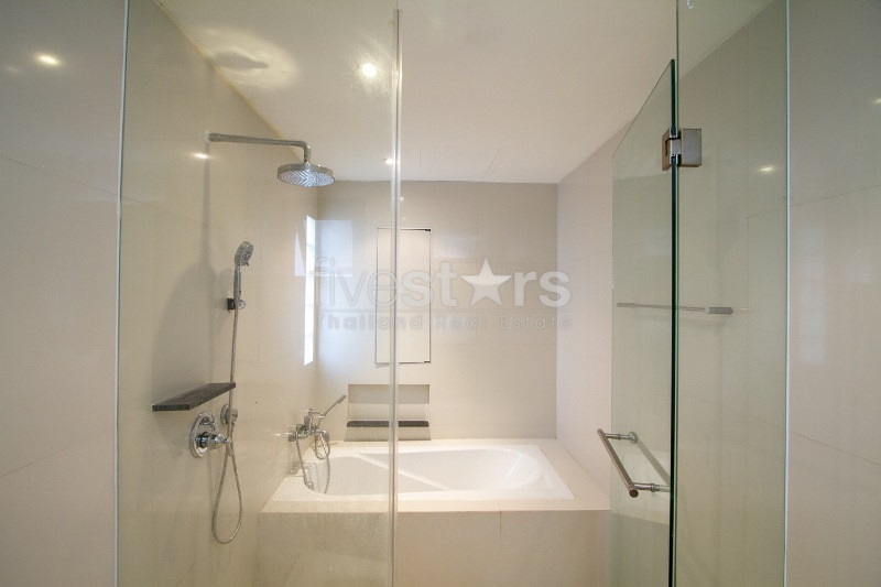 Duplex 3 bedrooms apartment for rent in Phrompong, photo 17