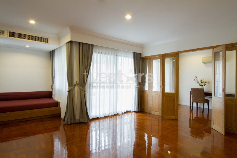 Duplex 3 bedrooms apartment for rent in Phrompong, photo 16