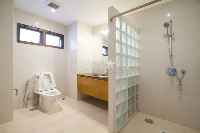 Duplex 3 bedrooms apartment for rent in Phrompong, photo 20