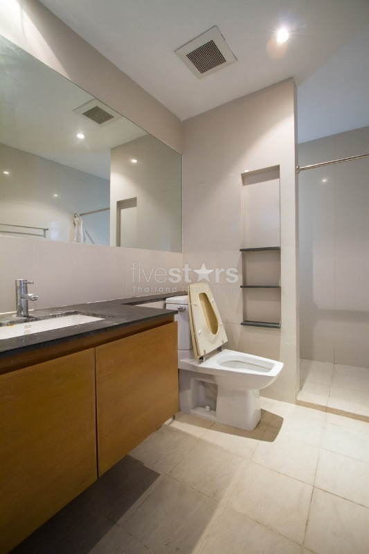 Duplex 3 bedrooms apartment for rent in Phrompong, photo 6