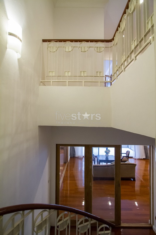Duplex 3 bedrooms apartment for rent in Phrompong, photo 10
