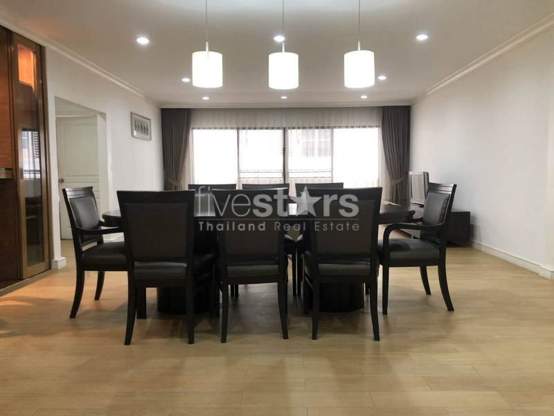 Apartment 3 bedrooms for rent in Phrompong