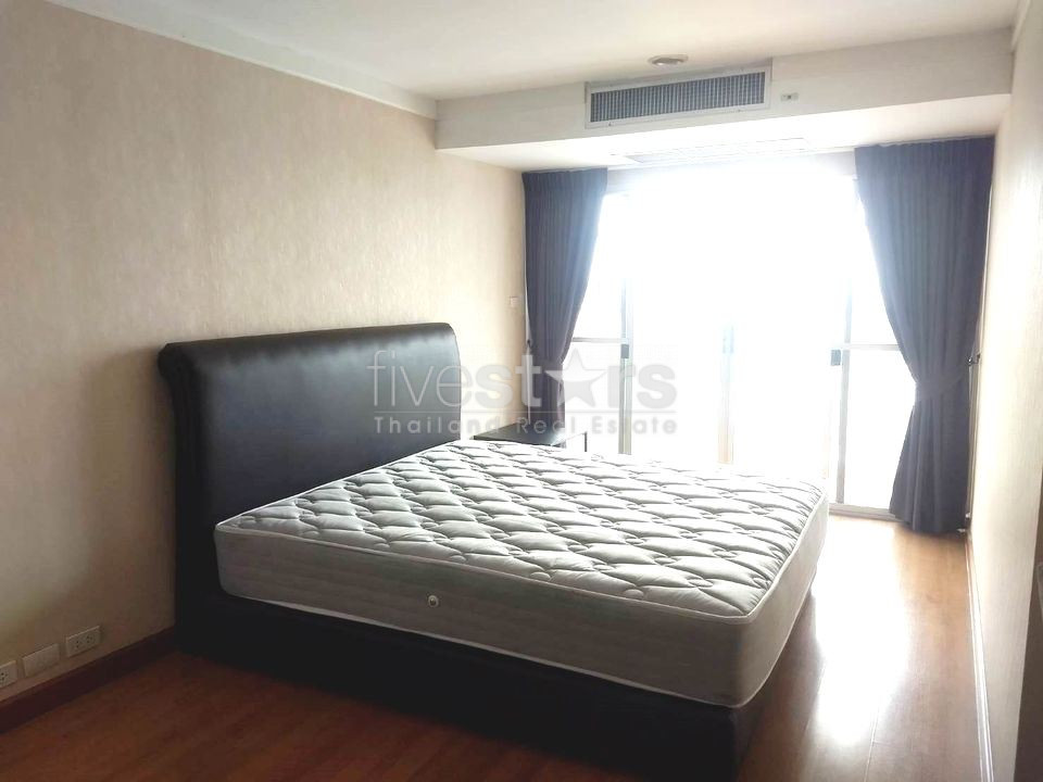 3 bedrooms condo for rent in Sukhumvit near BTS Phromphong, photo 9