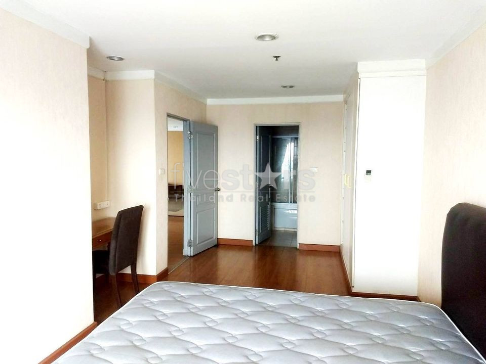 3 bedrooms condo for rent in Sukhumvit near BTS Phromphong, photo 7