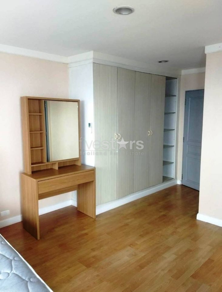 3 bedrooms condo for rent in Sukhumvit near BTS Phromphong, photo 8