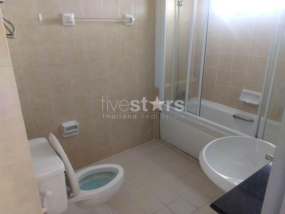 3 bedrooms condo for rent in Sukhumvit near BTS Phromphong, photo 13