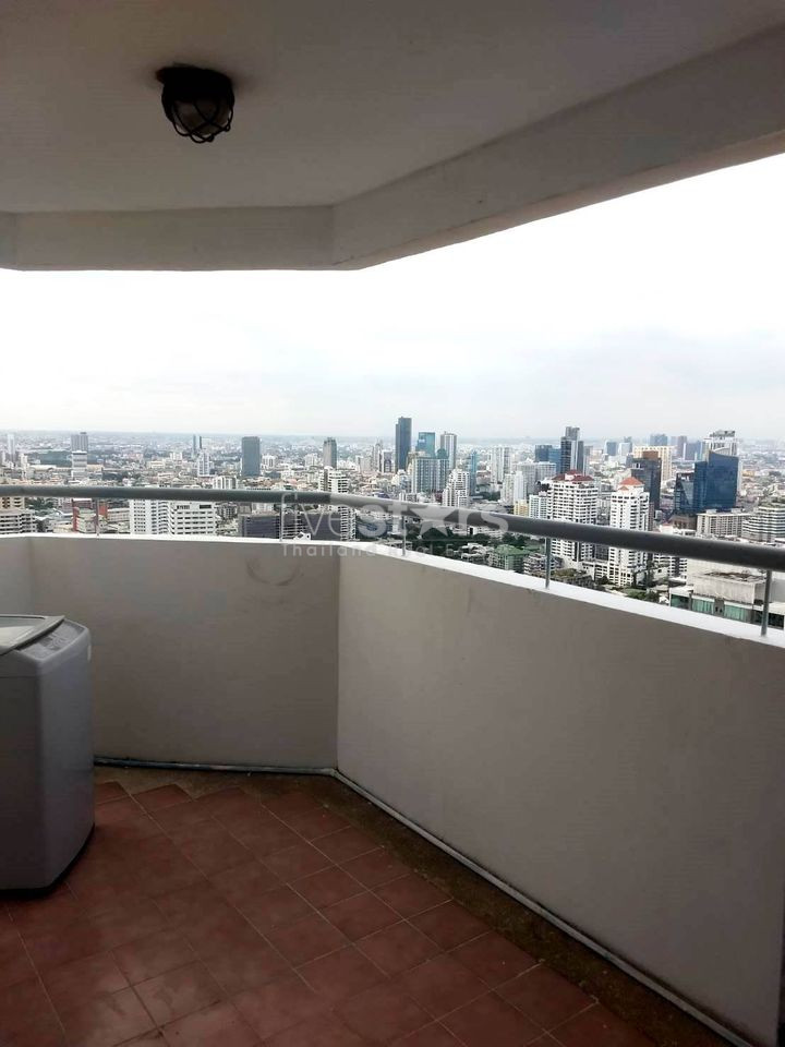 3 bedrooms condo for rent in Sukhumvit near BTS Phromphong, photo 2