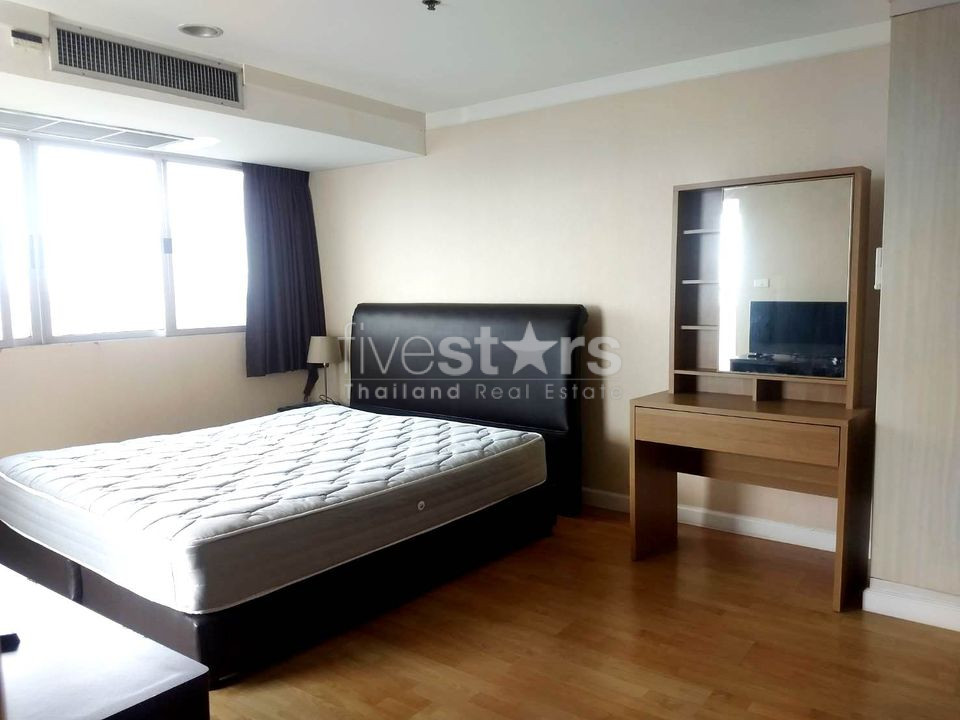 3 bedrooms condo for rent in Sukhumvit near BTS Phromphong, photo 10