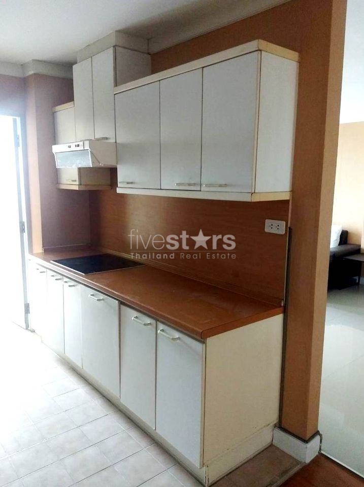 3 bedrooms condo for rent in Sukhumvit near BTS Phromphong, photo 12