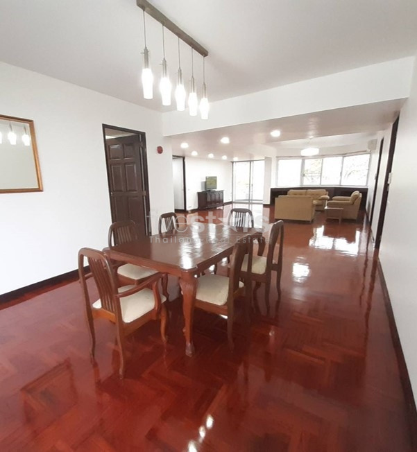 Appartement de 3 chambres acceptant les animaux à louer sur Phrom Phong