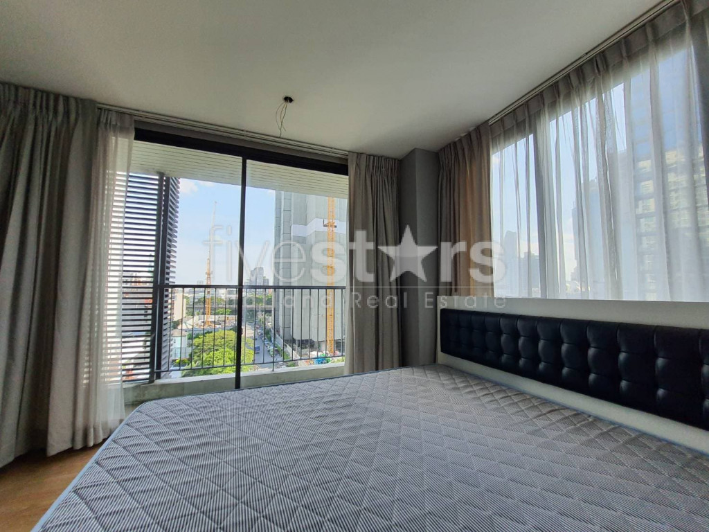 Condo de grande hauteur de 2 chambres à vendre près du BTS Thonglor, photo 4