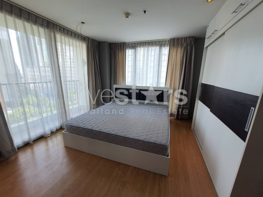 Condo de grande hauteur de 2 chambres à vendre près du BTS Thonglor, photo 5