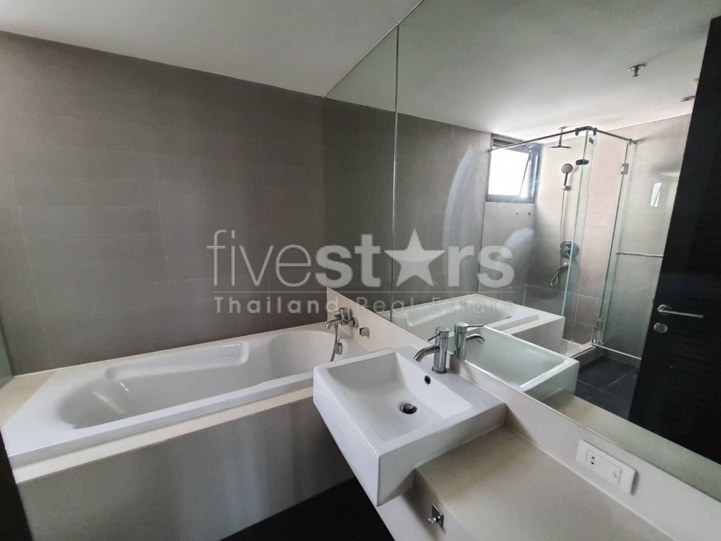 Condo de grande hauteur de 2 chambres à vendre près du BTS Thonglor, photo 7