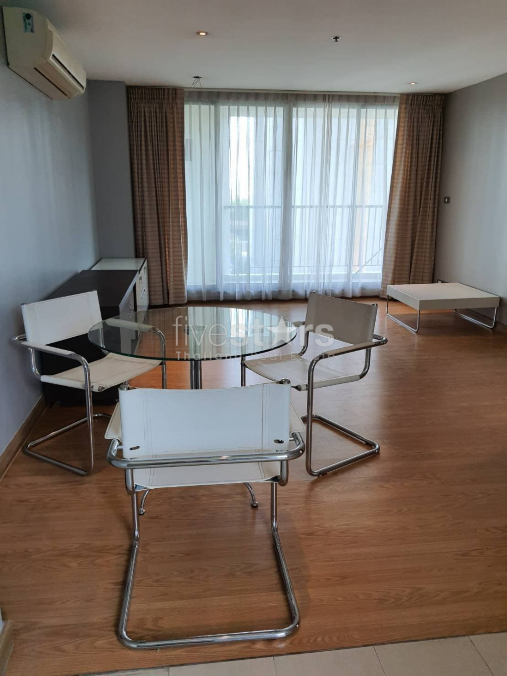 Highrise 2 bedroom condo for rent close BTS Thonglor