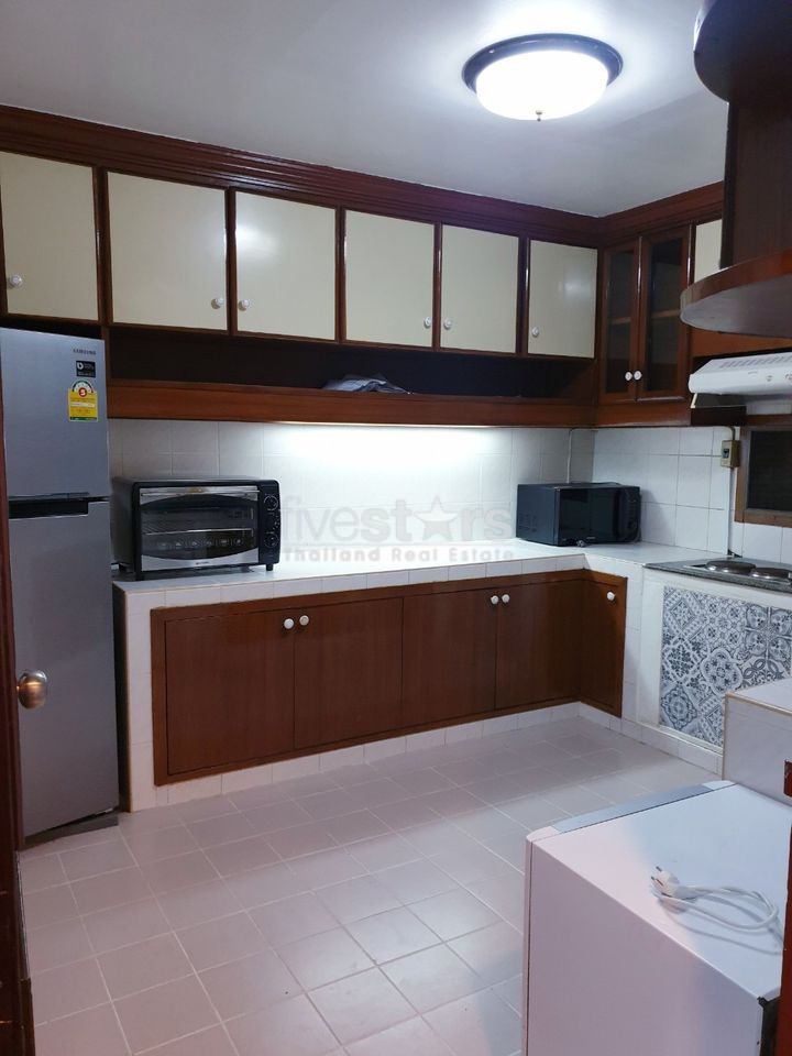 3 bedrooms condo for rent in Phrompong, photo 10