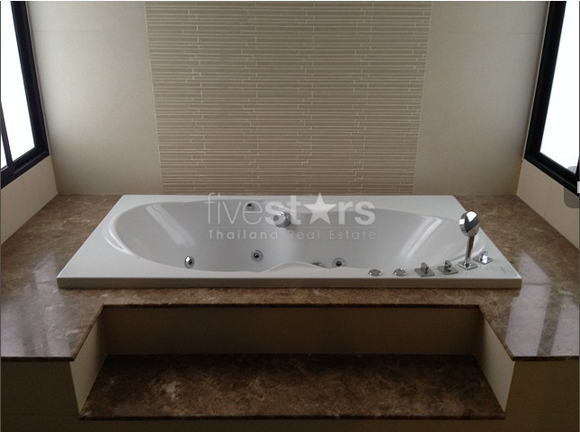 Appartement luxueux de 4 chambres à louer à Phrompong, photo 8