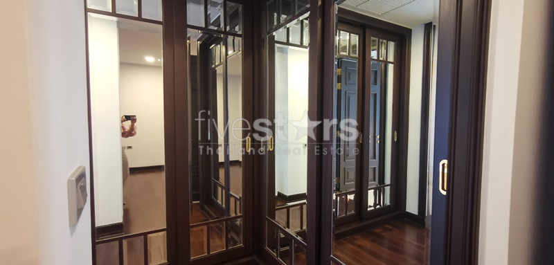 Appartement de standing avec 4 chambres quartier phrompong, photo 13