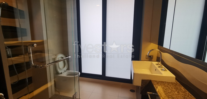 Appartement de standing avec 4 chambres quartier phrompong, photo 15