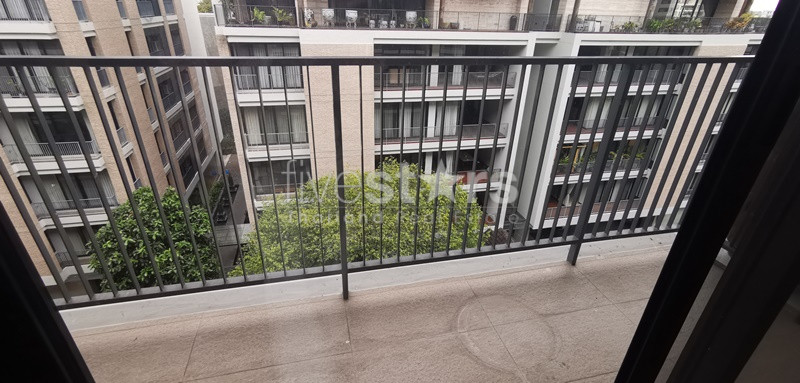 Appartement de standing avec 4 chambres quartier phrompong, photo 2