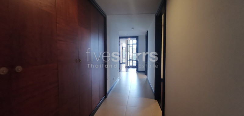 Appartement de standing avec 4 chambres quartier phrompong, photo 12