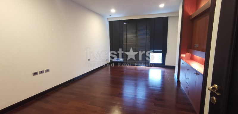 Appartement de standing avec 4 chambres quartier phrompong, photo 5