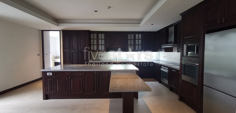 Appartement de standing avec 4 chambres quartier phrompong, photo 6