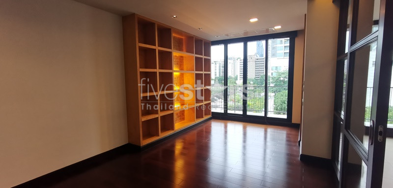 Appartement de standing avec 4 chambres quartier phrompong, photo 10