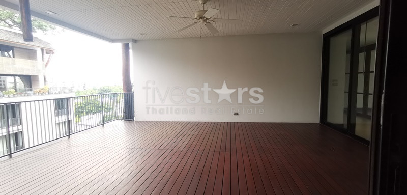 Appartement de standing avec 4 chambres quartier phrompong, photo 3