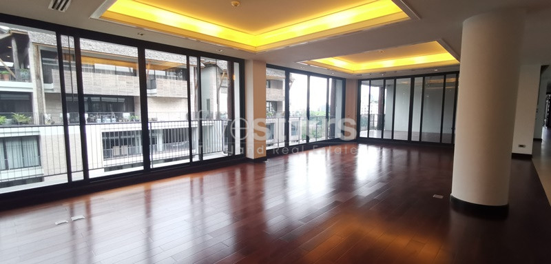 Appartement de standing avec 4 chambres quartier phrompong
