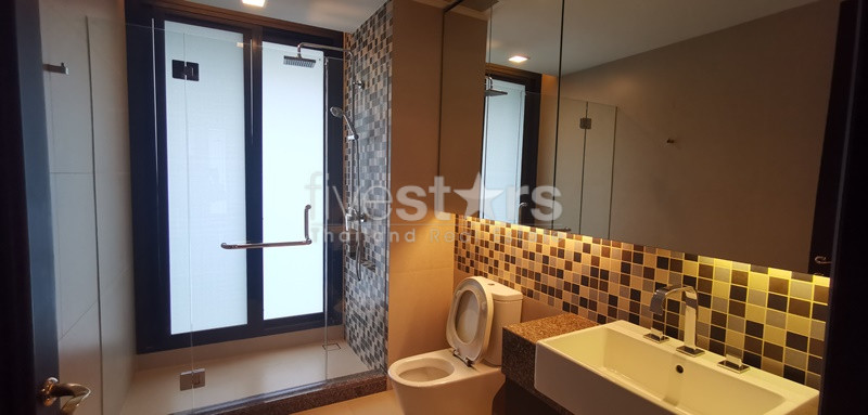 Appartement de standing avec 4 chambres quartier phrompong, photo 4