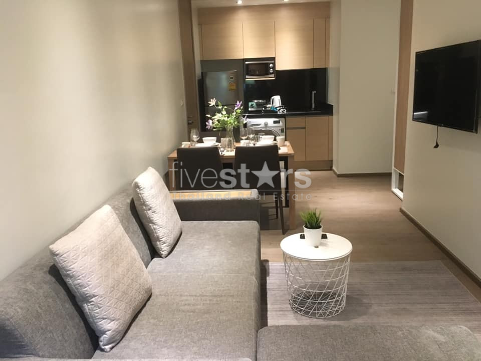 2 bedroom furnished condominium near Phrompong BTS, photo 2