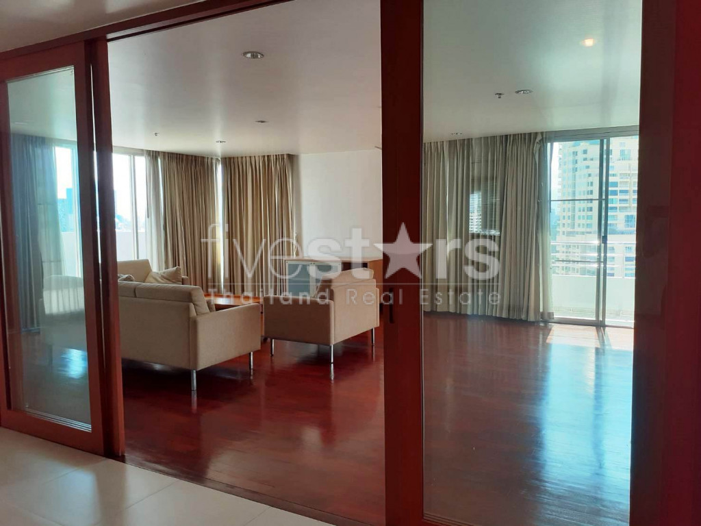 4 bedroom condo for rent on Phrom Phong
