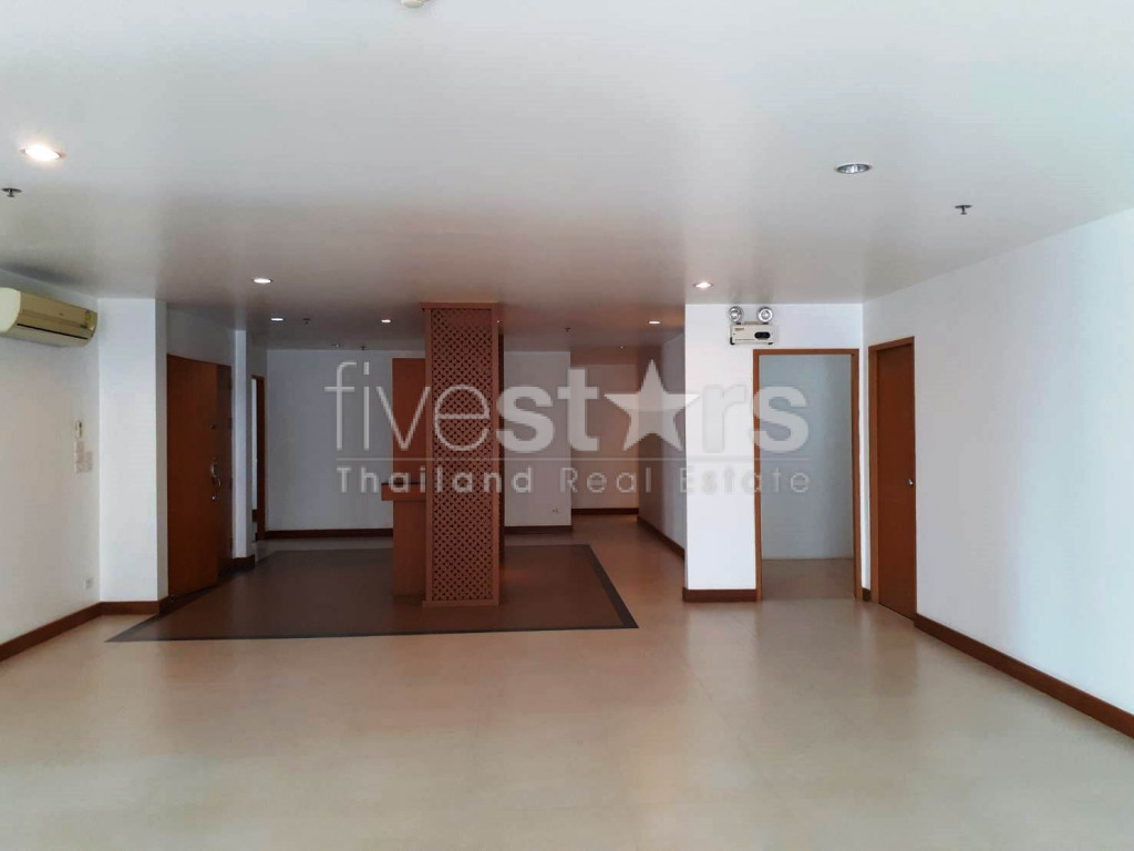 4 bedroom condo for rent on Phrom Phong, photo 2