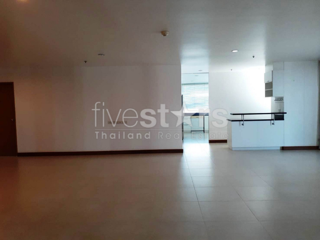 4 bedroom condo for rent on Phrom Phong, photo 3