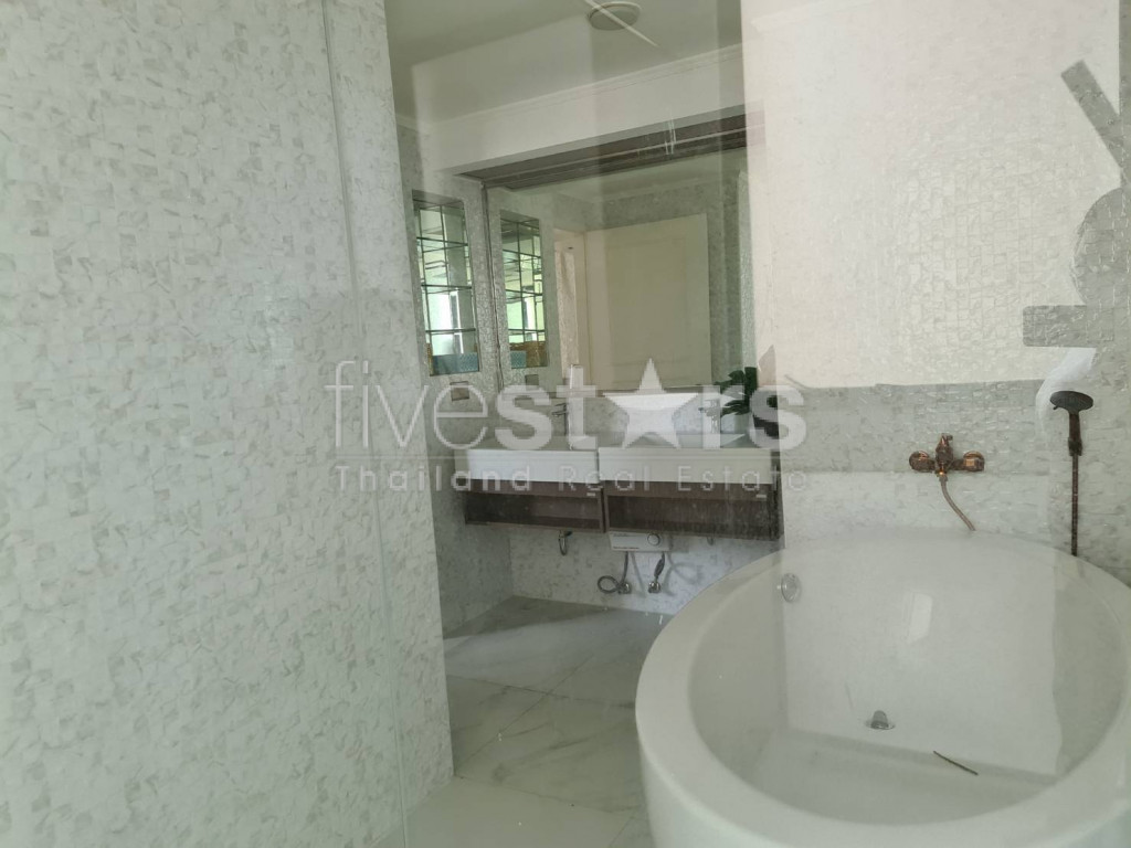 3 bedrooms condo for rent in Phromphong, photo 6