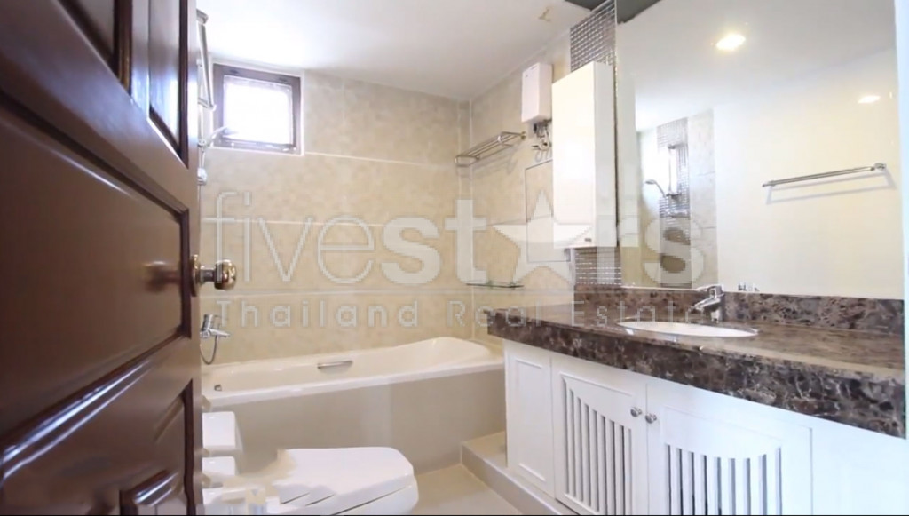 3 bedroom pet friendly condo for rent on Phrom Phong, photo 9