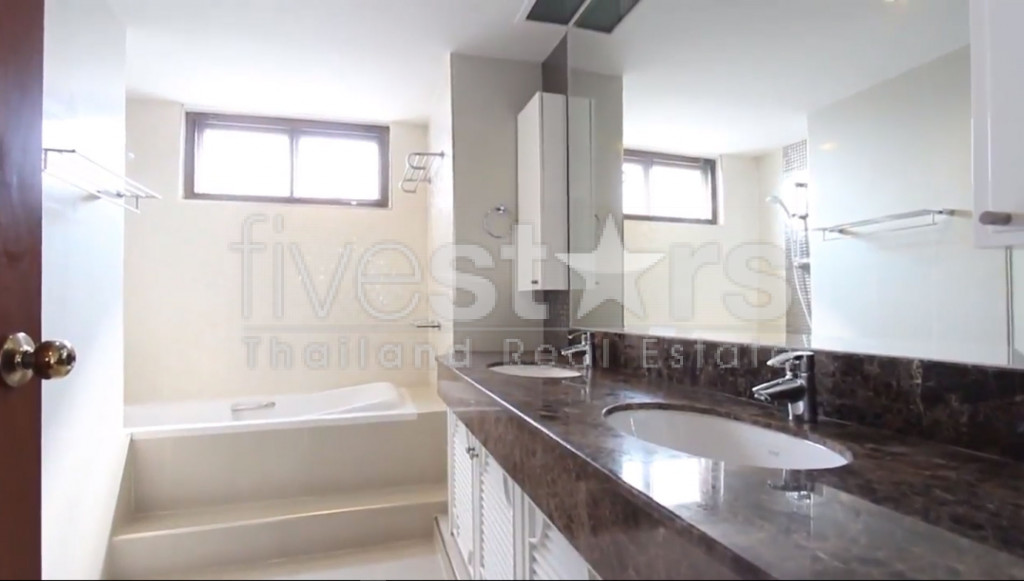 3 bedroom pet friendly condo for rent on Phrom Phong, photo 8